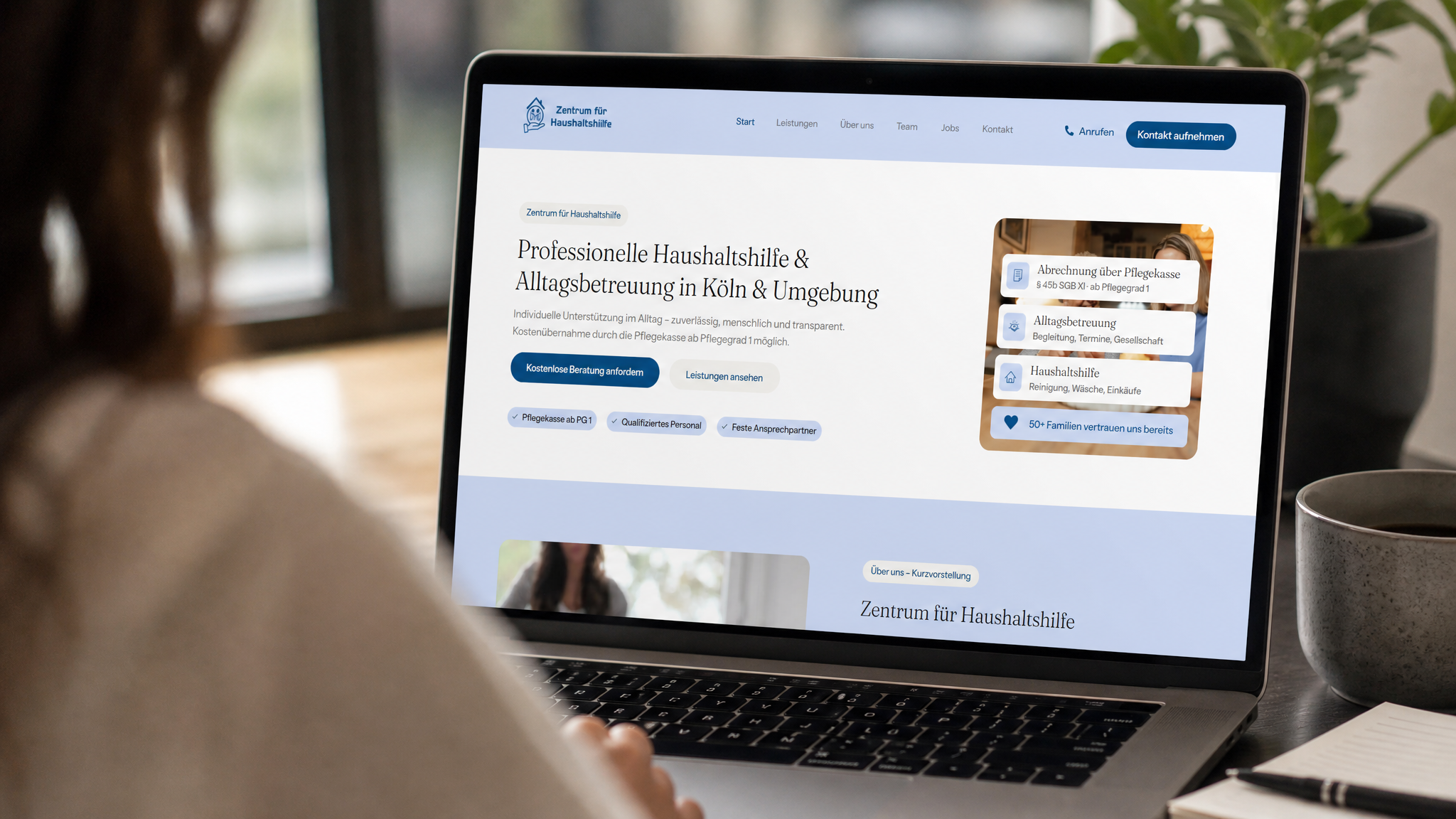 Website-Referenz Zentrum für Haushaltshilfe auf einem Laptop